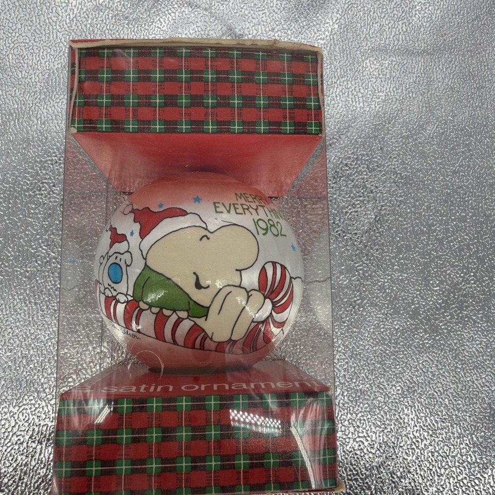 Ziggy Ornament Tom Willson Merry Christmas 1982 Satin Ball open box